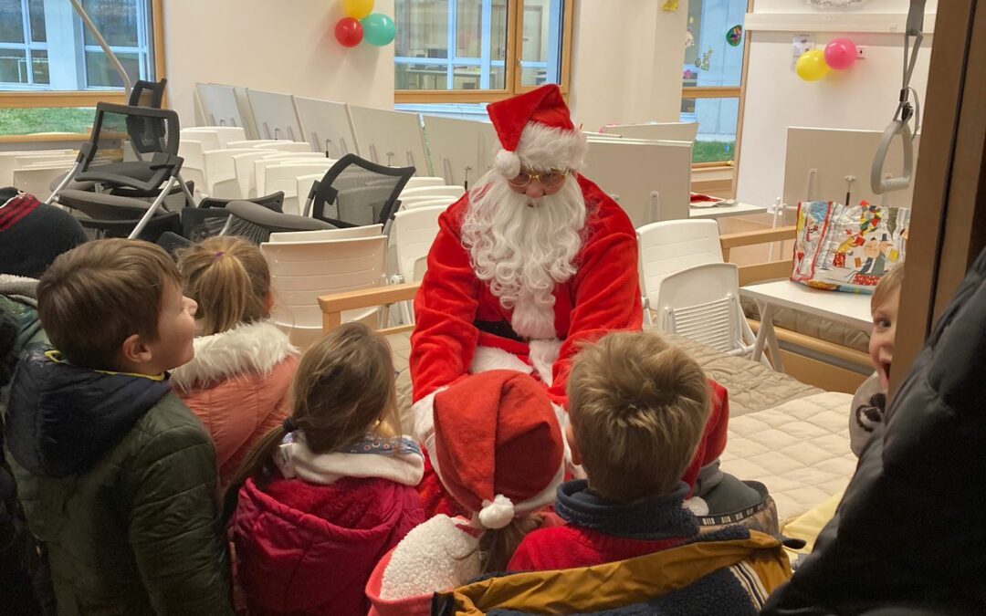 Fête de Noël des enfants du personnel du lycée encadrée par les élèves de 2nde professionnelle Animation