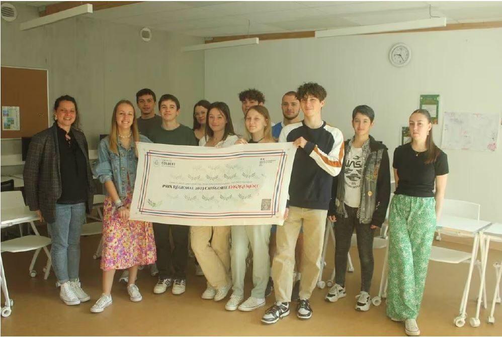 Ouest-France du 29/05 : les élèves de terminale AEPA ont reçu le prix Colbert de l’engagement